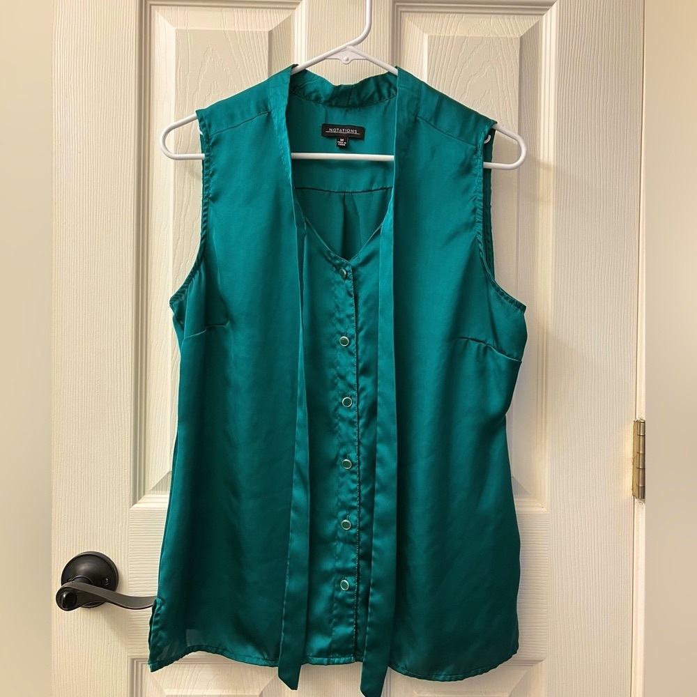 Pretty sleeveless tie neck blouse